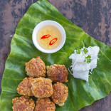 Khéo tay làm chả cốm mùa thu